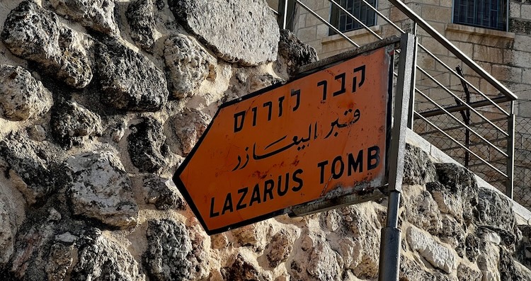 A road sign pointing toward the historical site of the tomb of Lazarus.